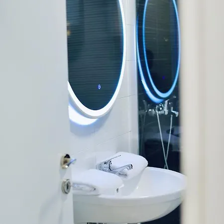 Miku - Unique 3 Bedroom At Olympic Apartman *