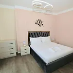 Miku - Unique 3 Bedroom At Olympic
