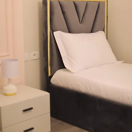 Miku - Unique 3 Bedroom At Olympic Apartment